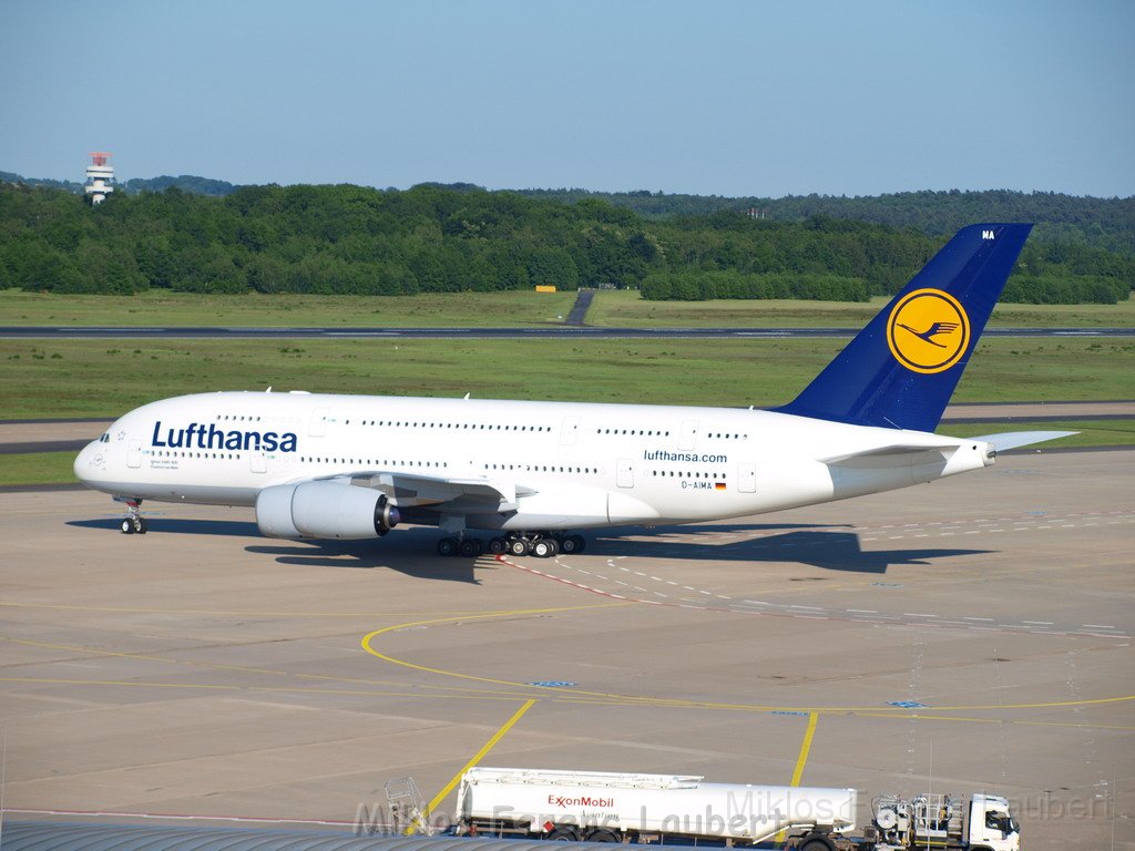 Lufthansa Airbus A 380 zu Besuch Flughafen Koeln Bonn P032.JPG